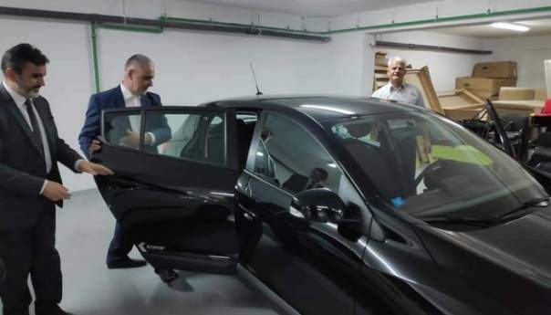 Ef. Kavazović privatnim automobilom krenuo u prezentaciju programa za reisu-l-ulemu